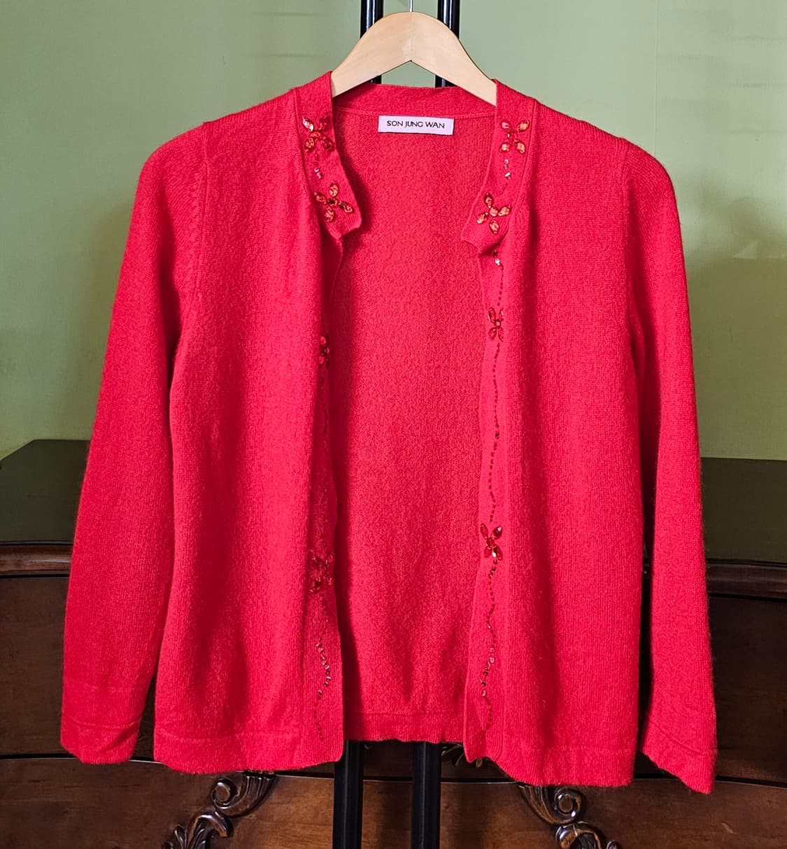 손정완 캐시미어 100% 보석장식 가디건 상품이미지1