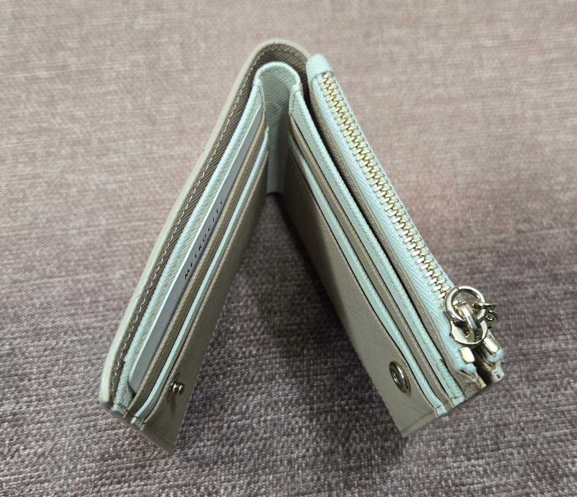 메트로시티 미사용 여성  아이보리 반지갑 상품이미지5