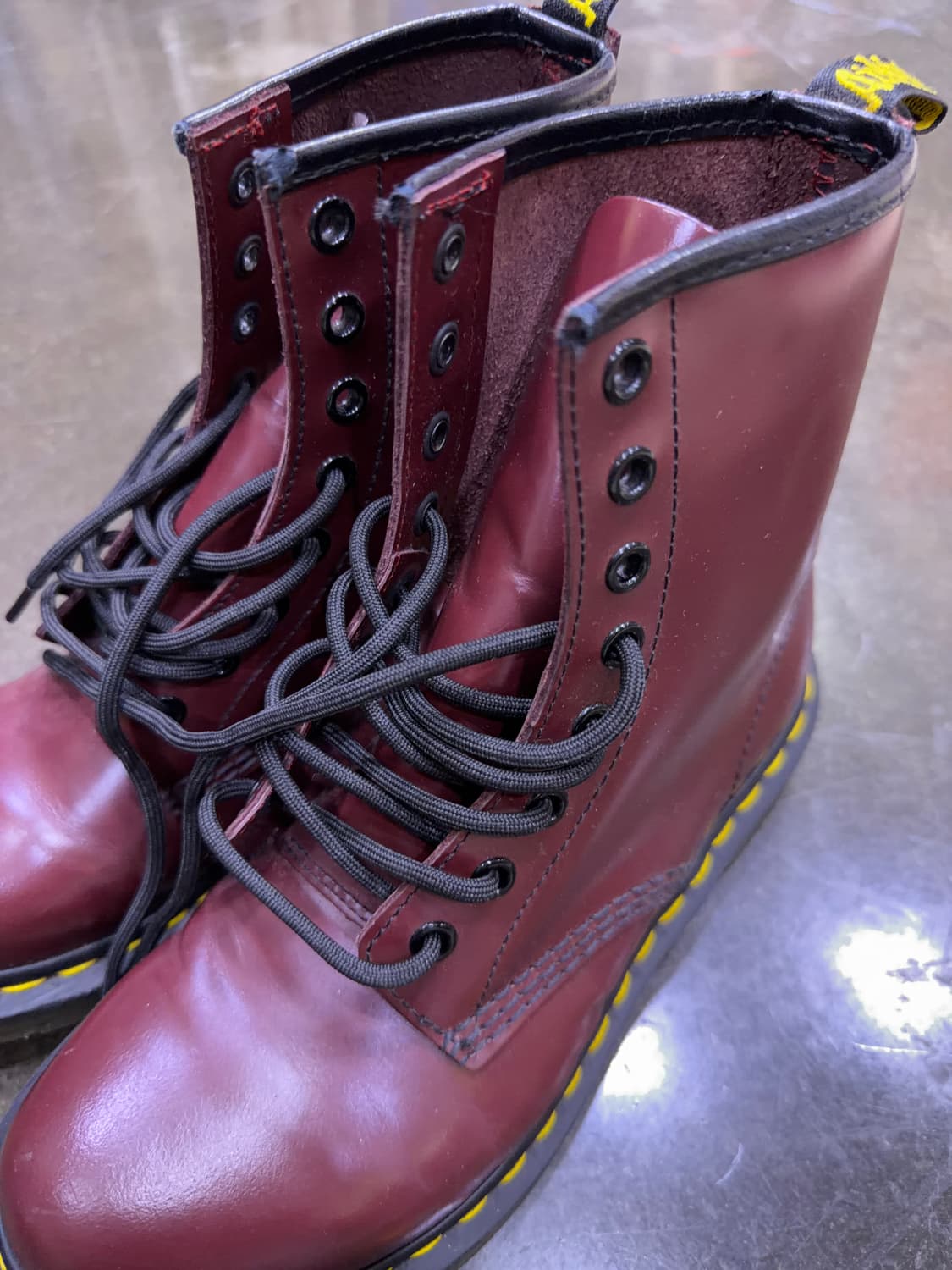 닥터마틴 11821 체리레드 8홀 워커부츠 240 상품이미지4