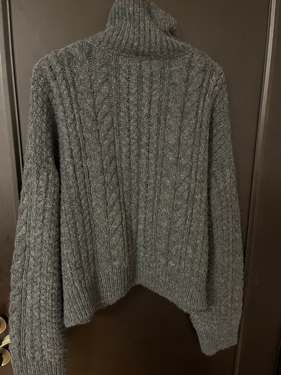 [썸웨어버터] 케이블 니트 집업 차콜 상품이미지5