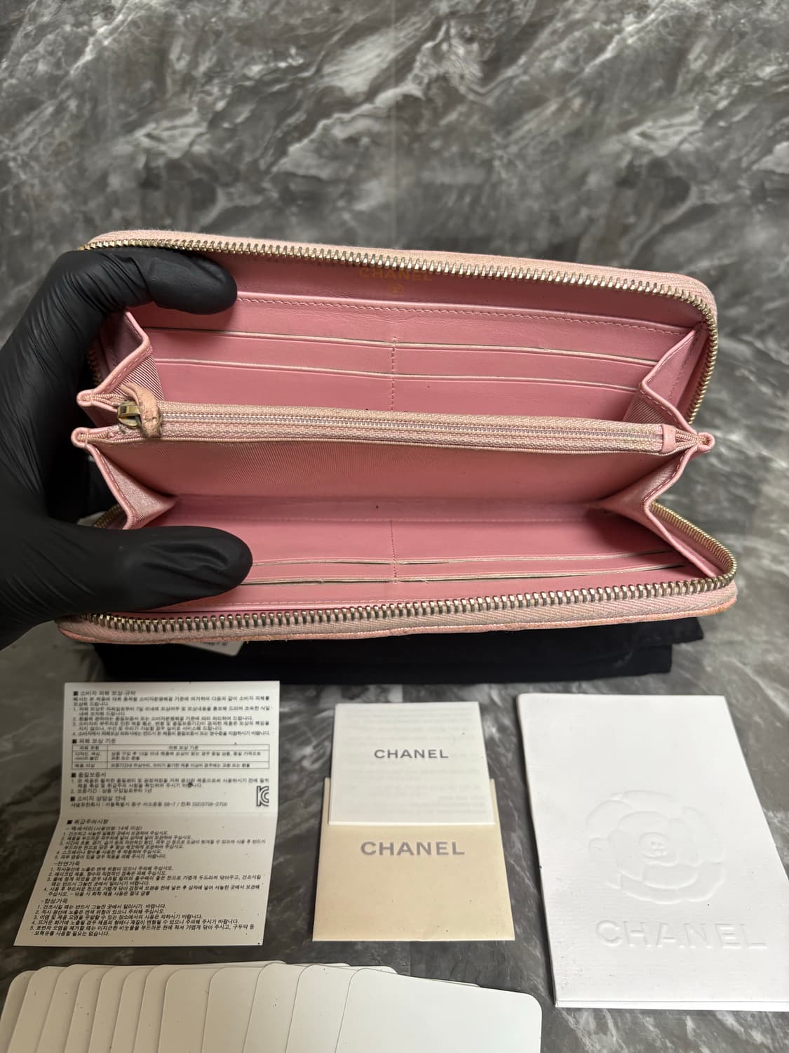 샤넬 클래식 캐비어 금장 핑크 펄 그라데이션 지퍼 장지갑 상품이미지3
