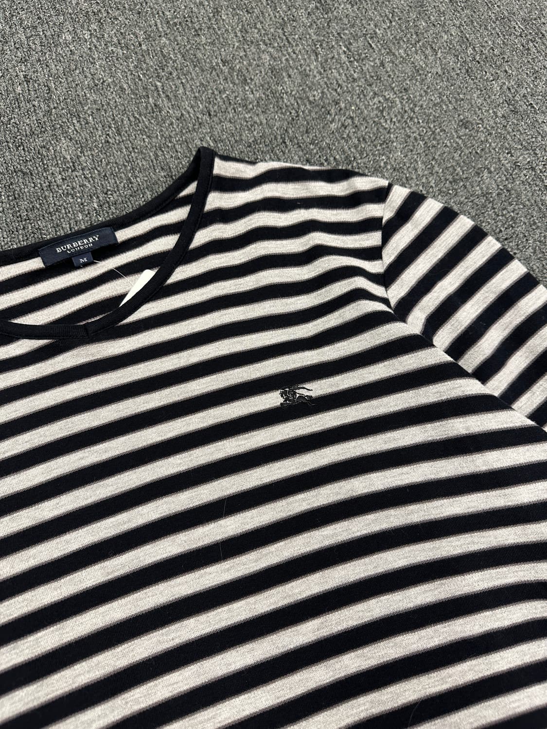 M) 버버리 런던 스트라이프 롱슬리브 긴팔티셔츠 상품이미지3