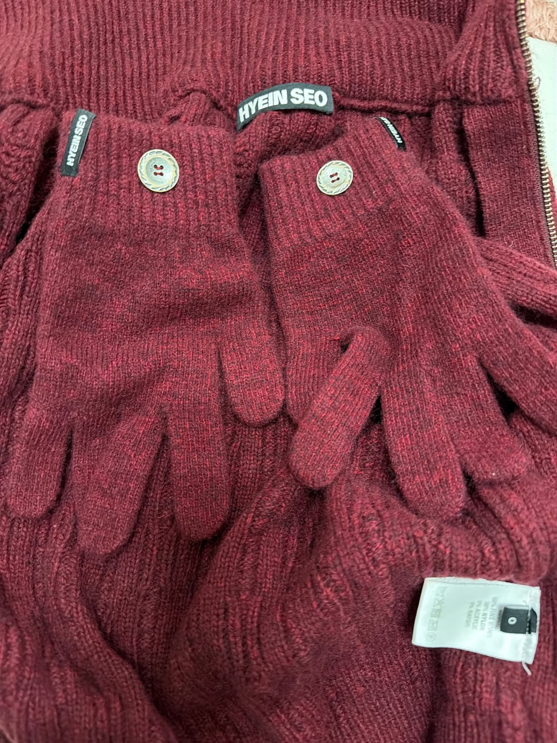 Hyein Seo Cropped Knit Sweater w/ Gloves 상품이미지3