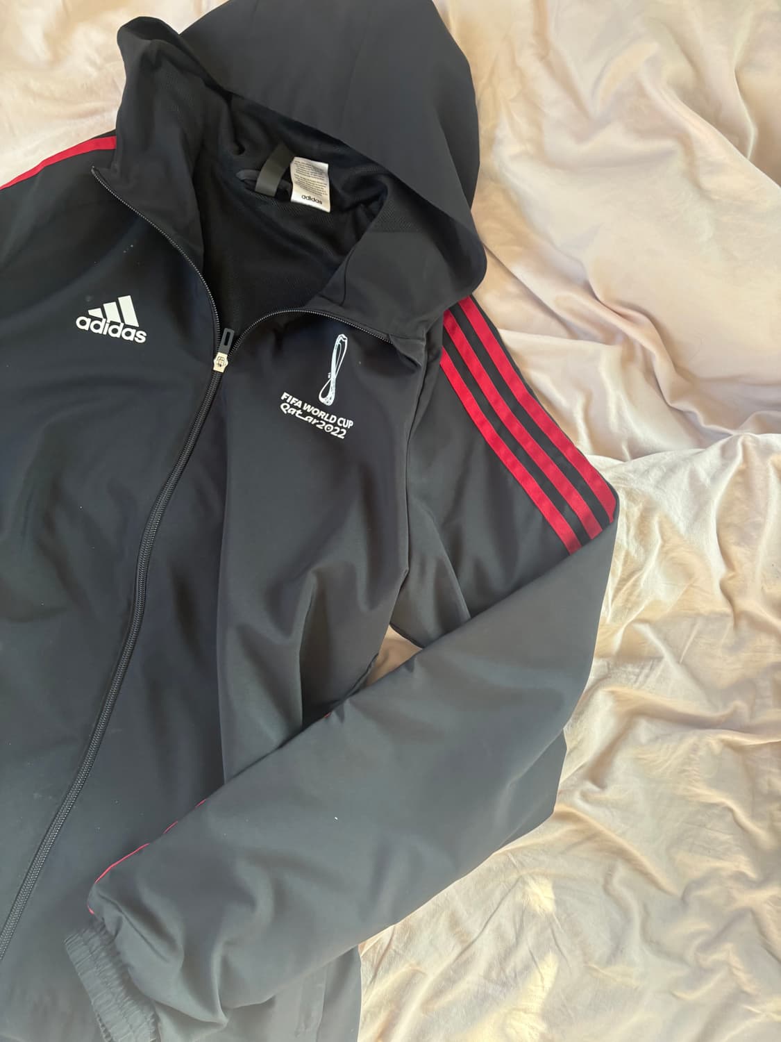 (🚨희귀) 아디다스 카타르 월드컵 2022 트랙 집업 블랙 레드 삼선 상품이미지2