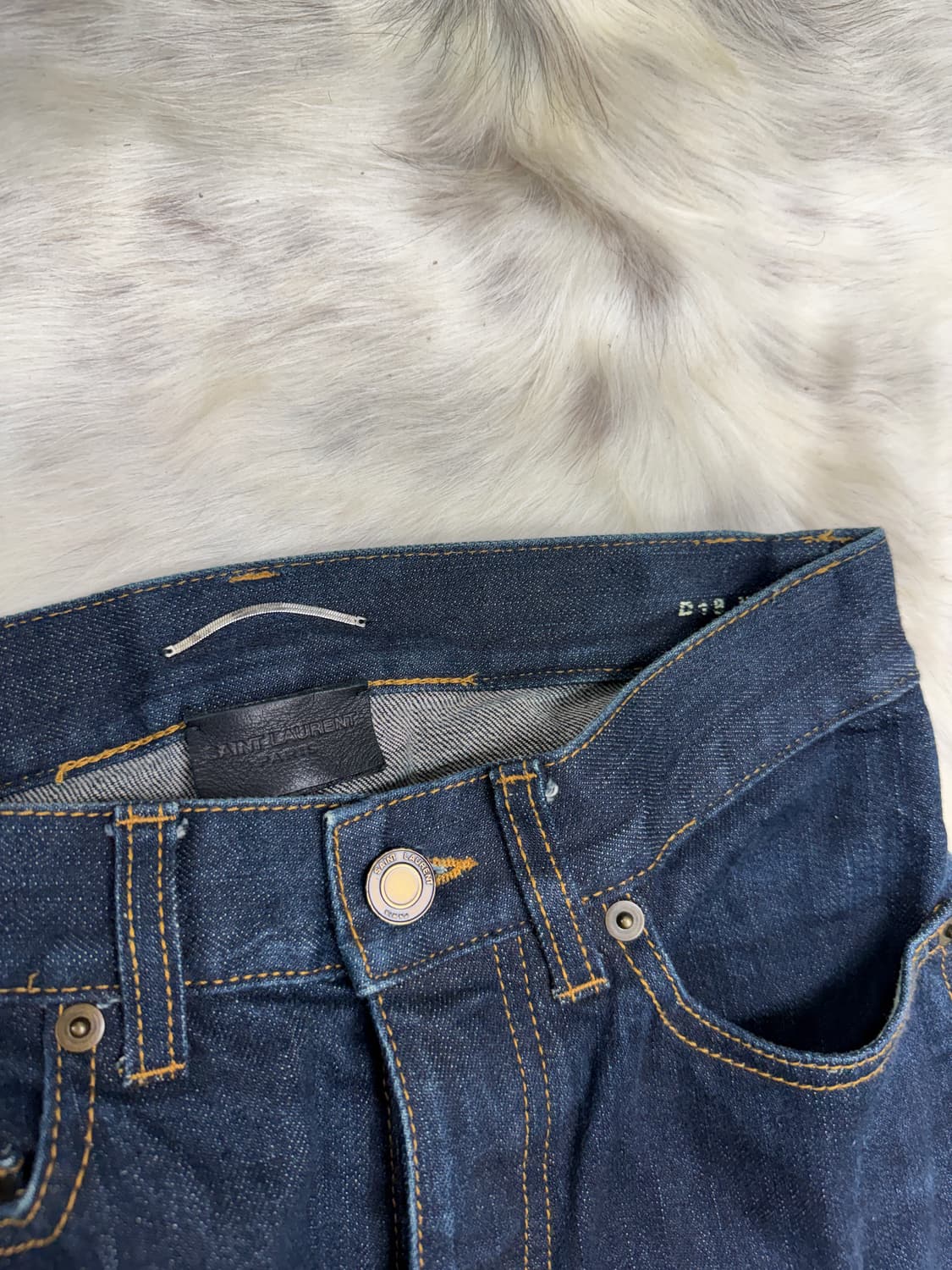 생로랑 21SS D19 인디고 셀비지 스키니 데님 상품이미지3