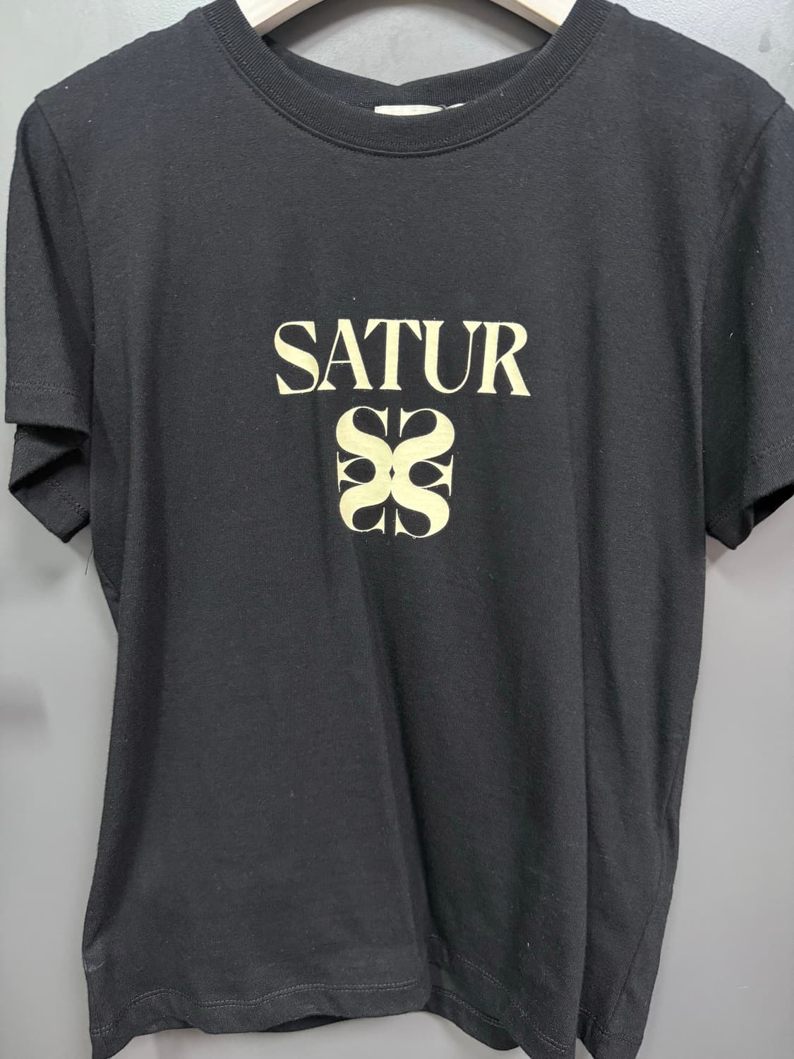 SATUR 반팔 티셔츠 블랙 S사이즈 상품이미지1