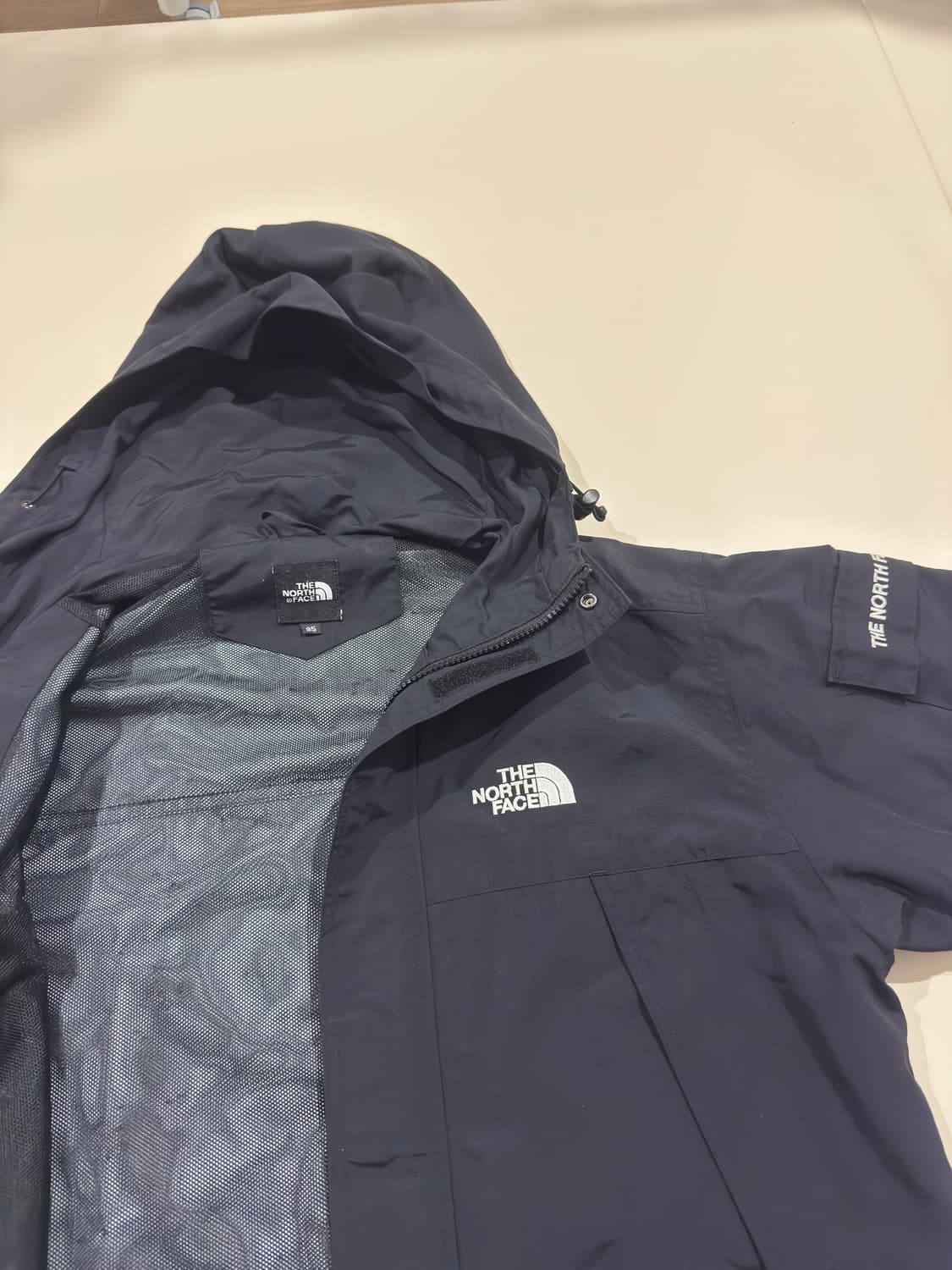 노스페이스 바람막이 m 95 블랙 팝니다 ㅎㅎ 상품이미지2