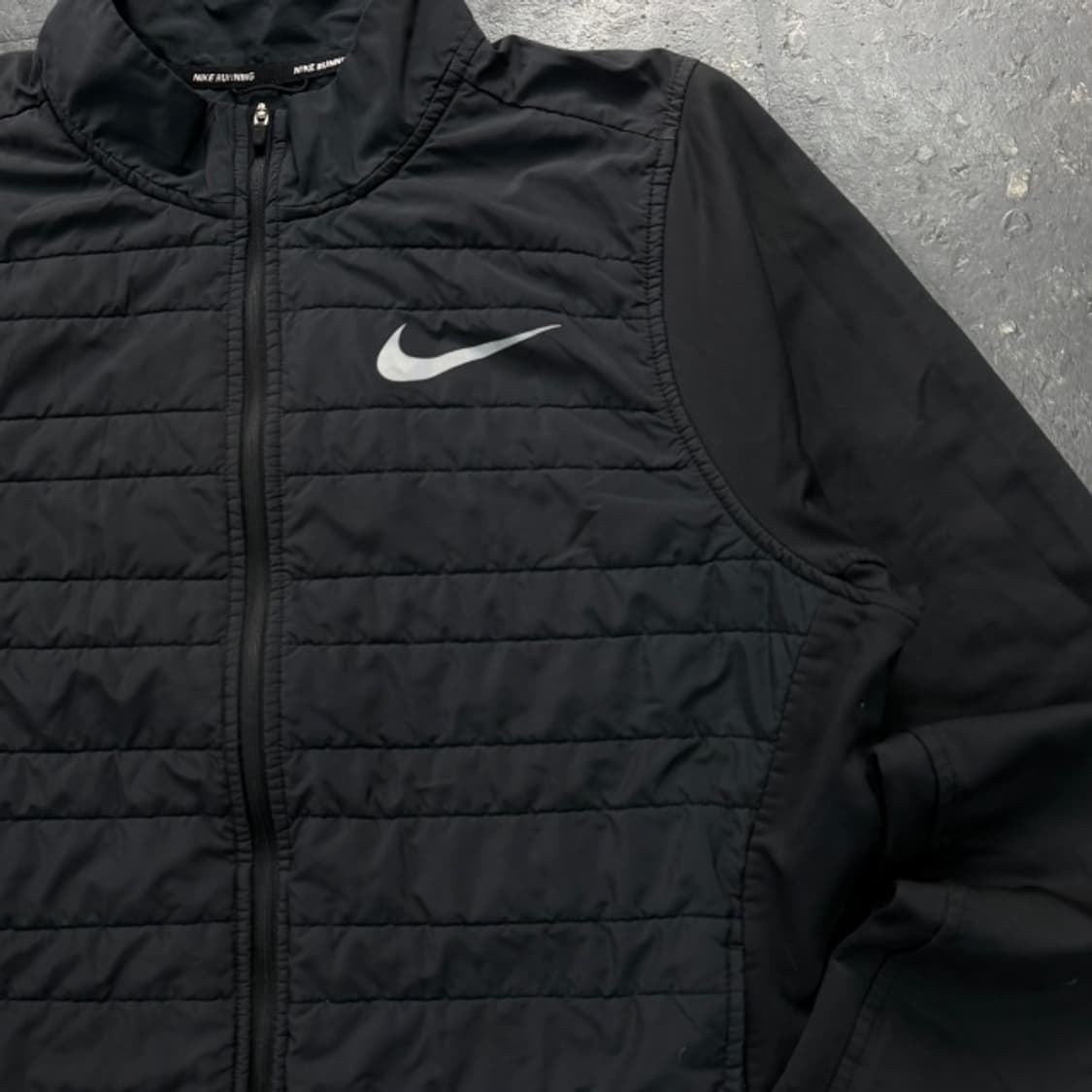 105 나이키 런닝 에센셜 필드 자켓  상품이미지2