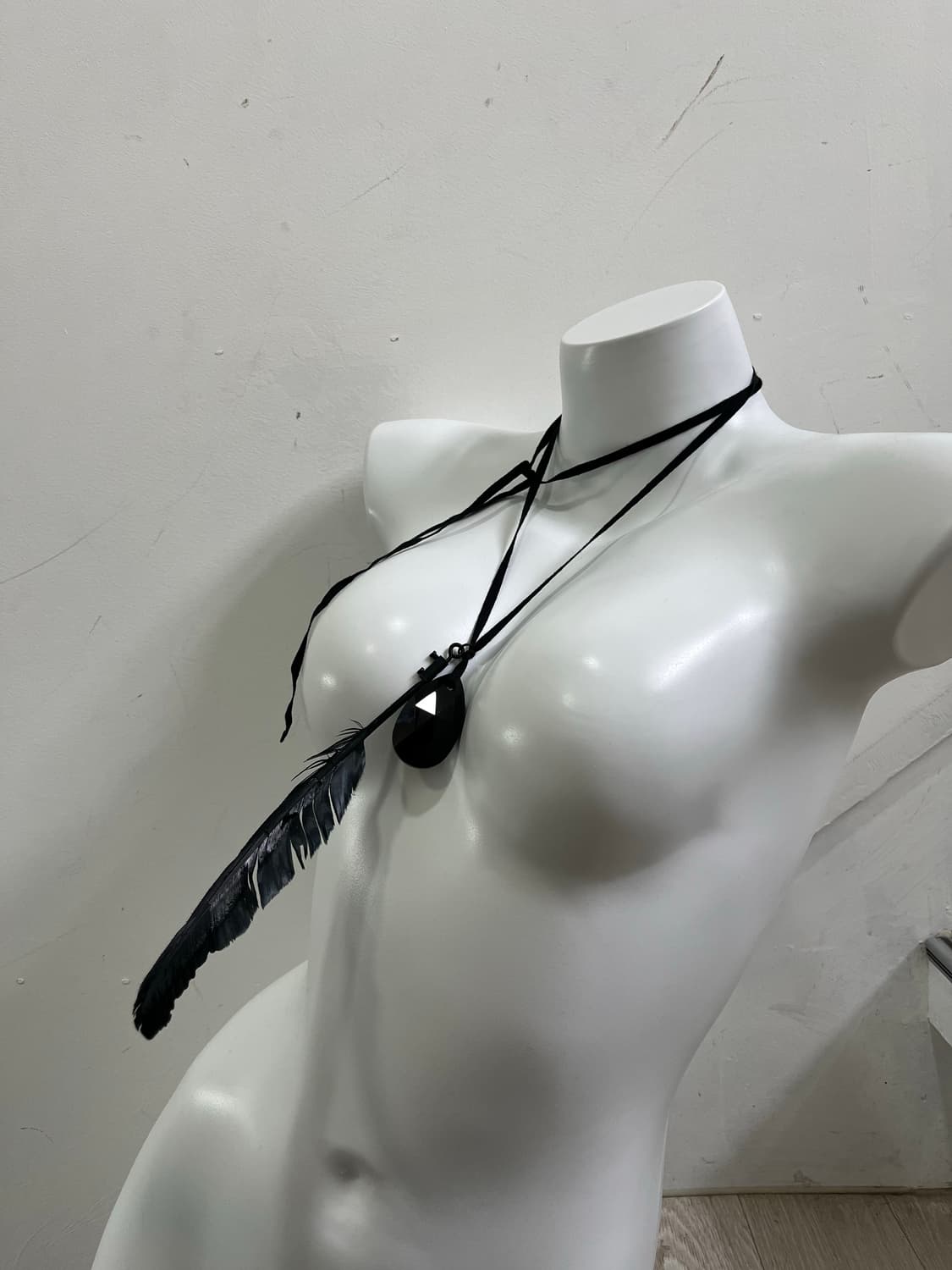 앤 드뮐미스터 스테디셀러 페더 목걸이 상품이미지3
