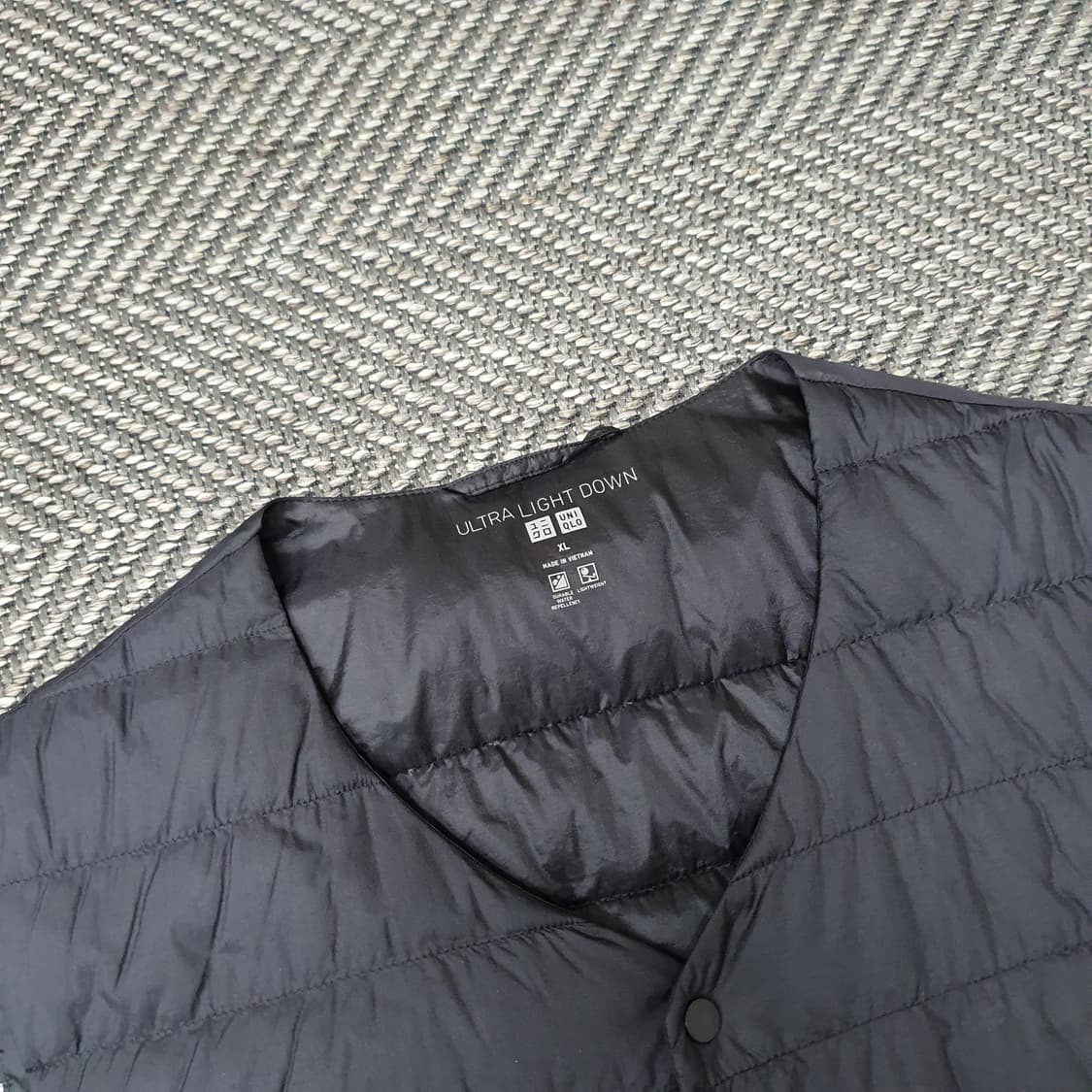 유니클로 오리털 경량패딩 조끼 남자105 상품이미지2