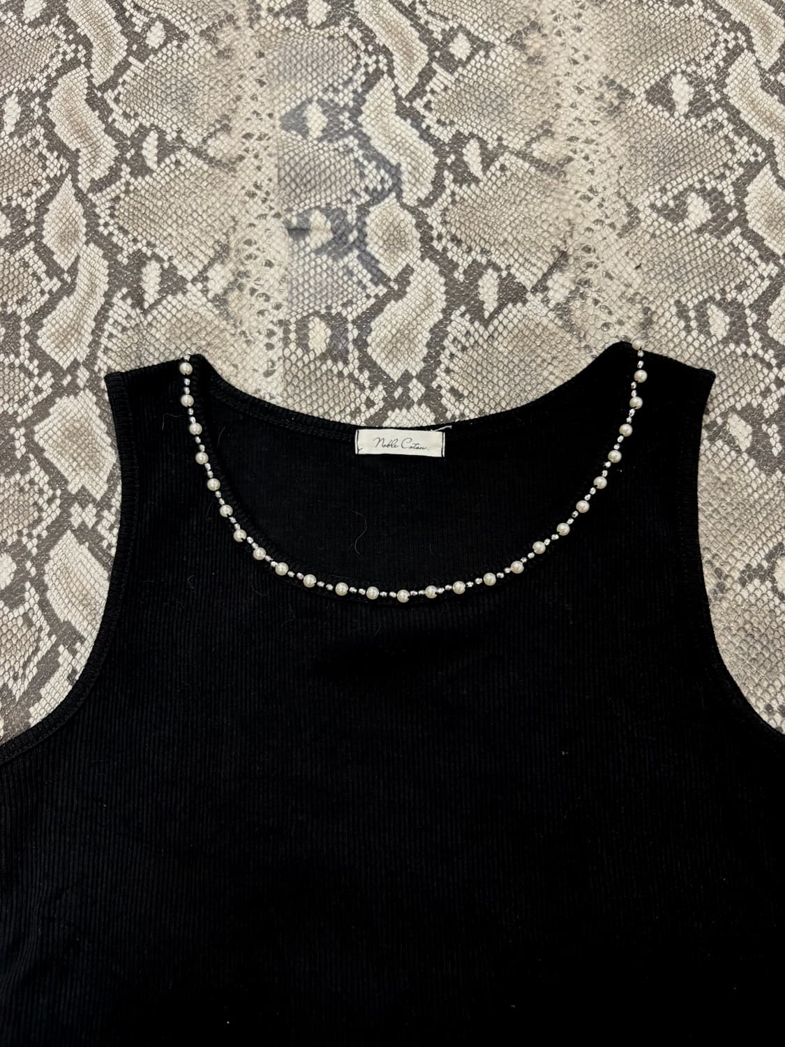 “Vintage” pearl Detail Black Sleeveless 상품이미지2
