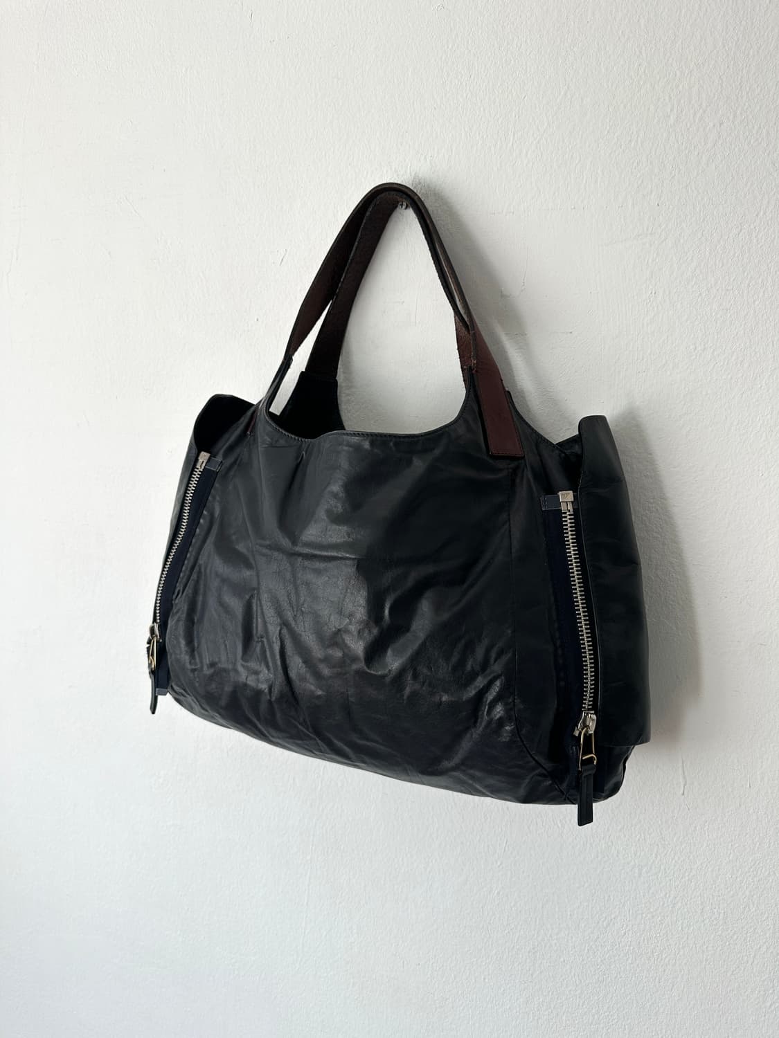 셀린느 왁스코팅 블랙 레더 숄더백 상품이미지1