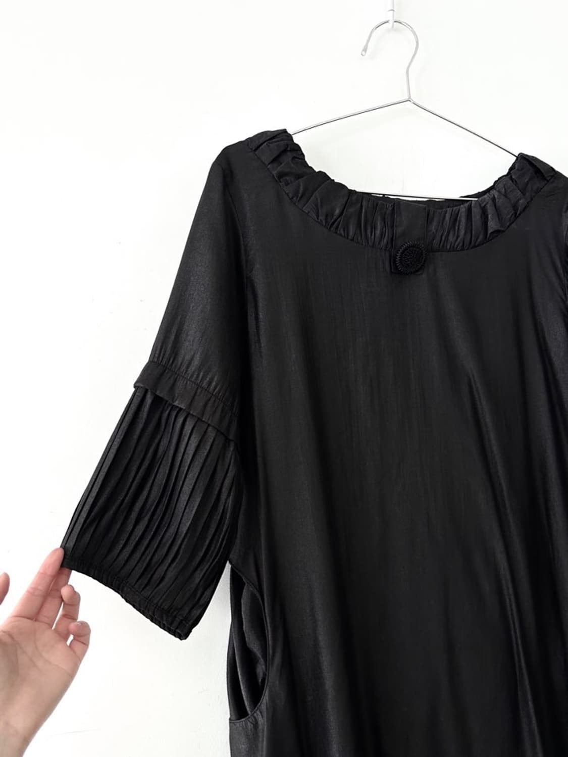 Glossy corsage ops & top / black 상품이미지3