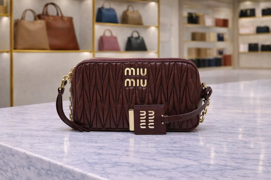 [S급] 미우미우 마테라세 크로스백 판매합니다!!! 상품이미지1