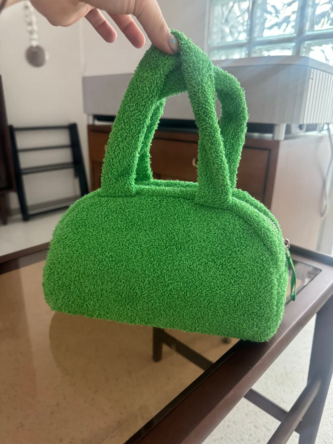 정가 12만 새상품 마르디 하프문테리백 새상품 상품이미지4