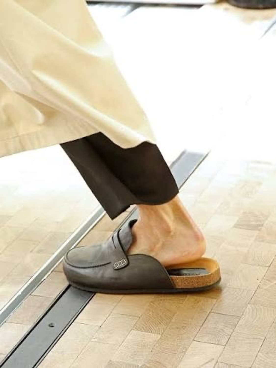 Jw앤더슨 펠트 레더 로퍼 뮬 블랙 / 43 상품이미지1