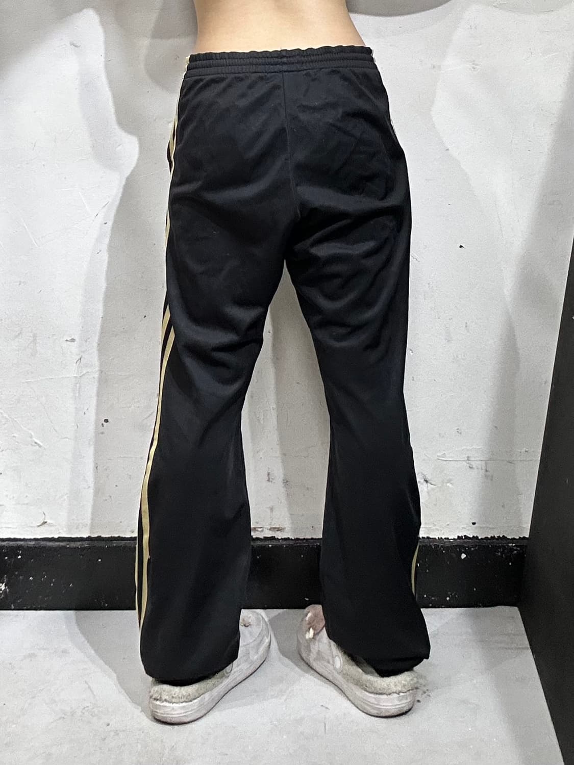 아디다스 파이어버드 와이드 블랙 골드 삼선 추리닝 바지 트레이닝 팬츠  상품이미지3