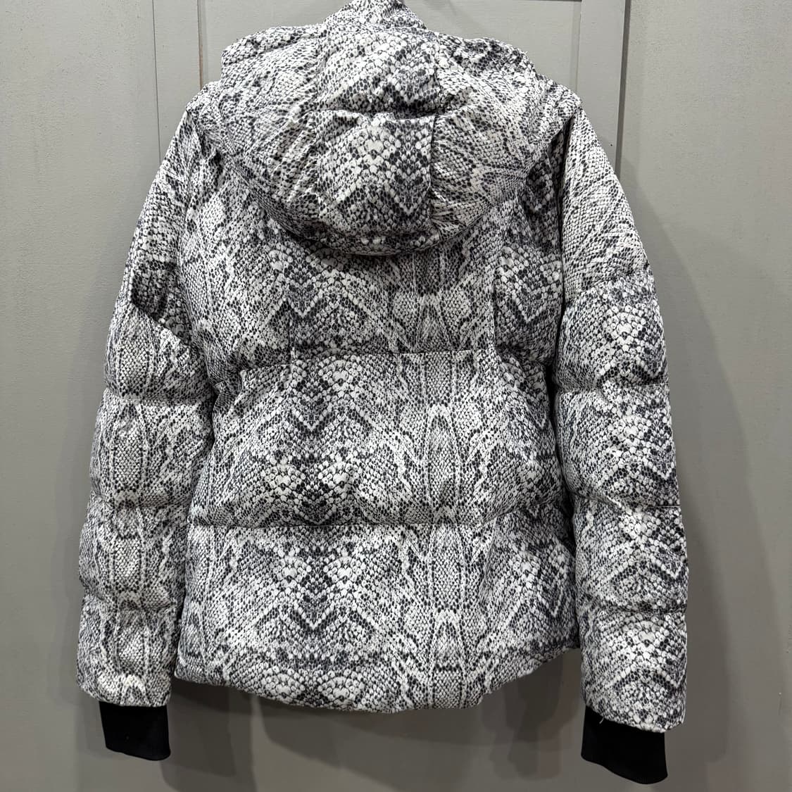 S VARLEY 발리 하이랜드 스네이크스킨 퍼프 패딩 자켓 상품이미지2