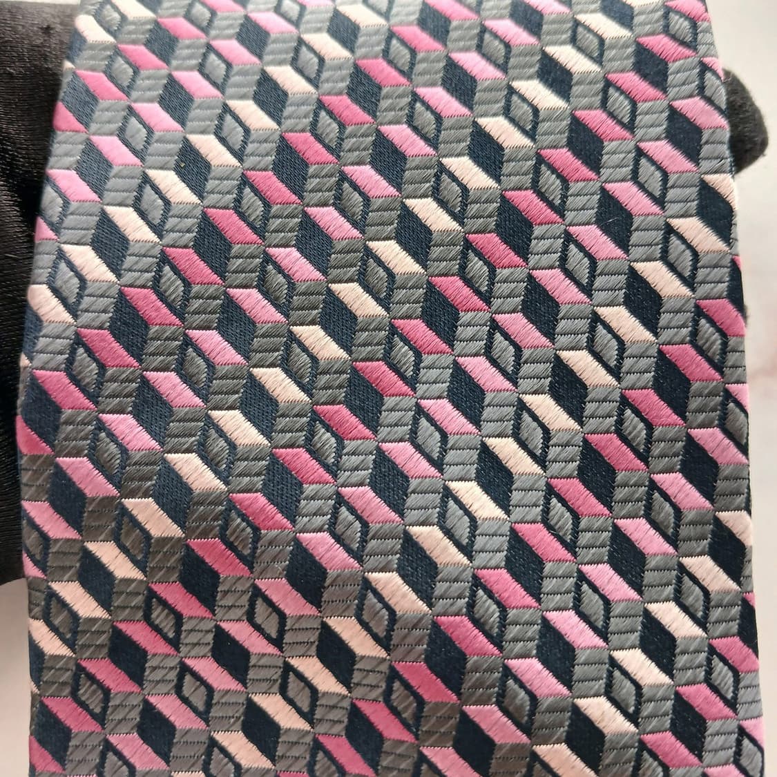 아쿠아스큐텀 실크 큐브 패턴 넥타이 9.7cm A+등급 A18794
 상품이미지6