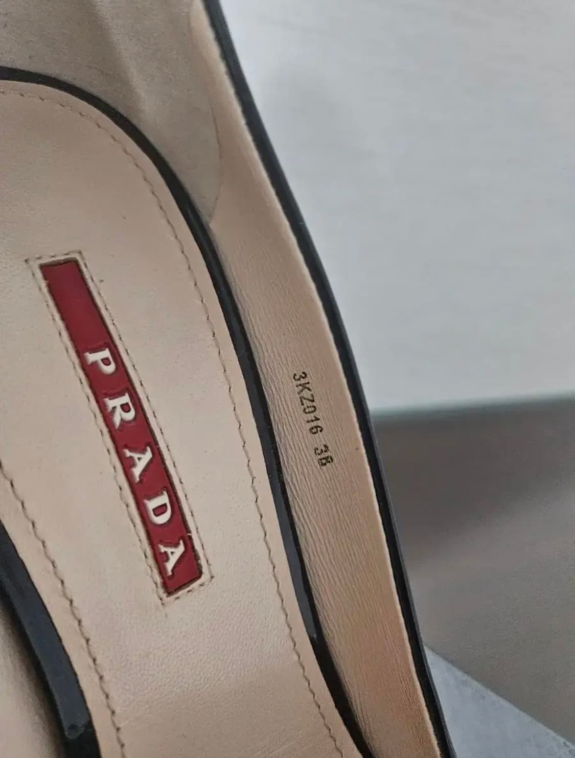 prada 프라다 페이던트 오픈토 웨지힐 펌프스 상품이미지4