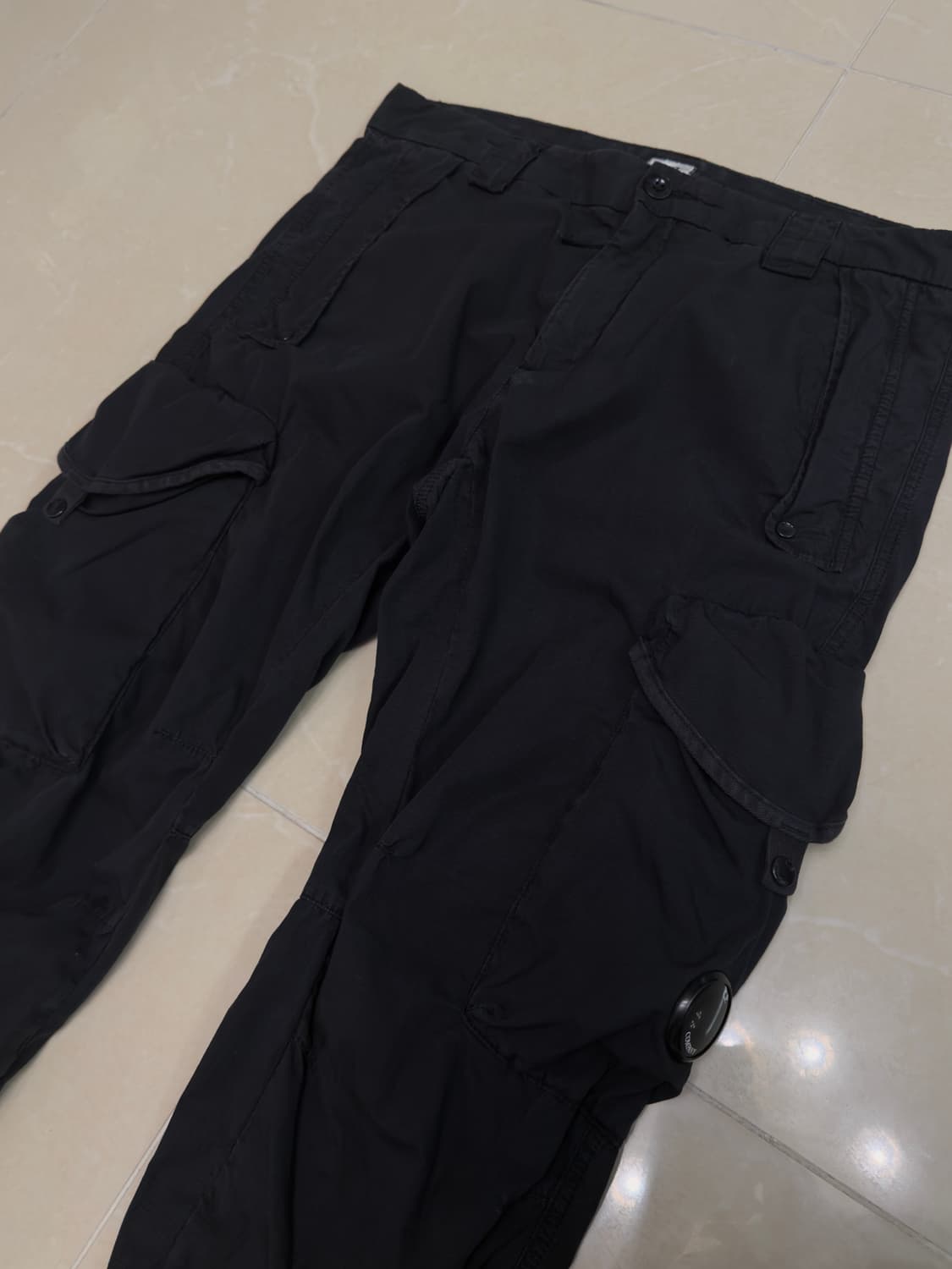 CP Company 렌즈 포켓 블랙 와이드 카고 팬츠 48 상품이미지2