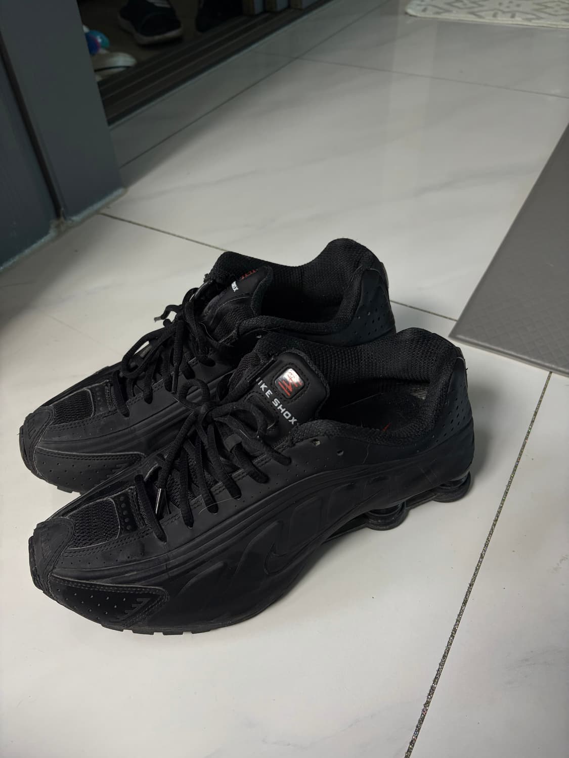 나이키 샥스 r4 상품이미지1