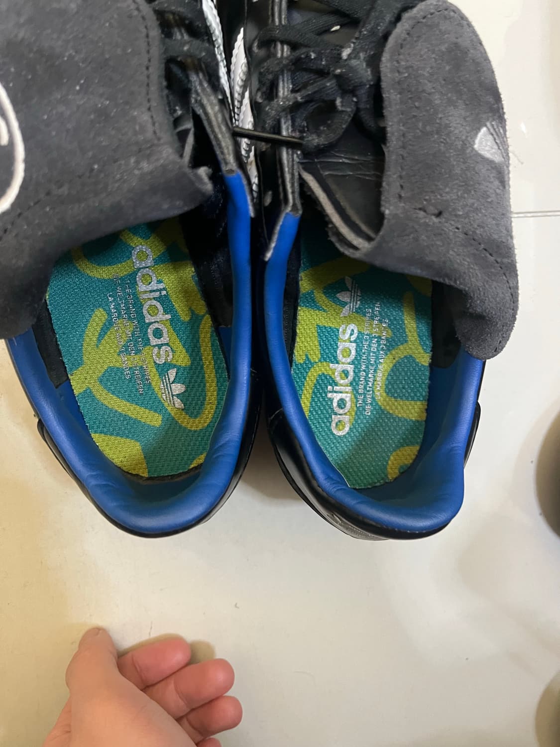 아디다스 예스아이씨 스니커즈 245 상품이미지2