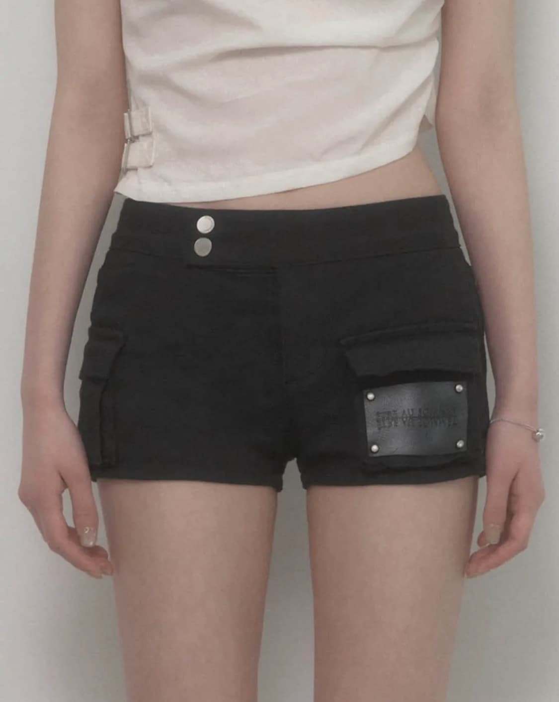 에트오소메 Leather Patch Cargo Short Pants  상품이미지1