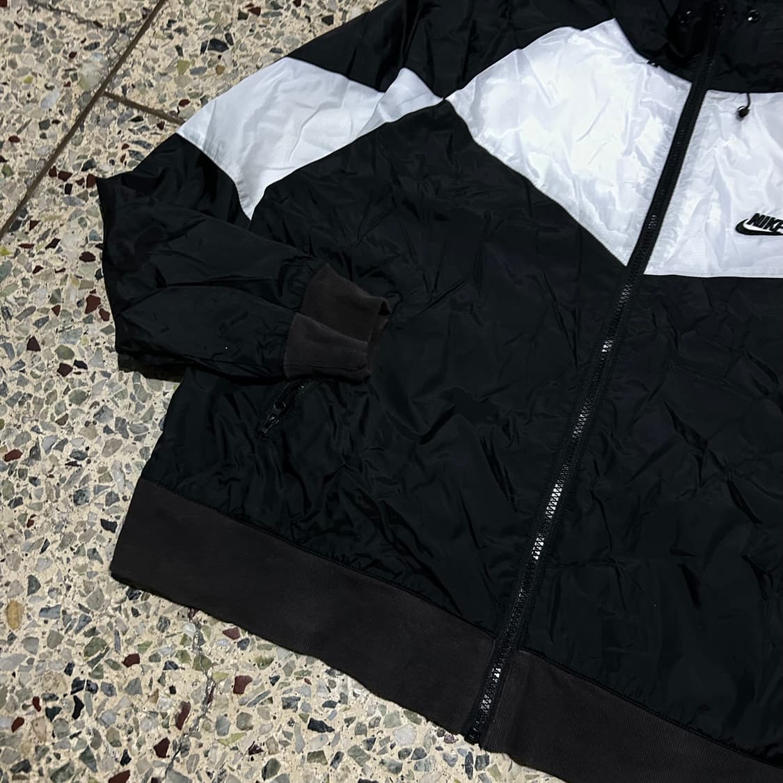 나이키(NIKE) 윈드러너 범고래 바람막이 상품이미지3