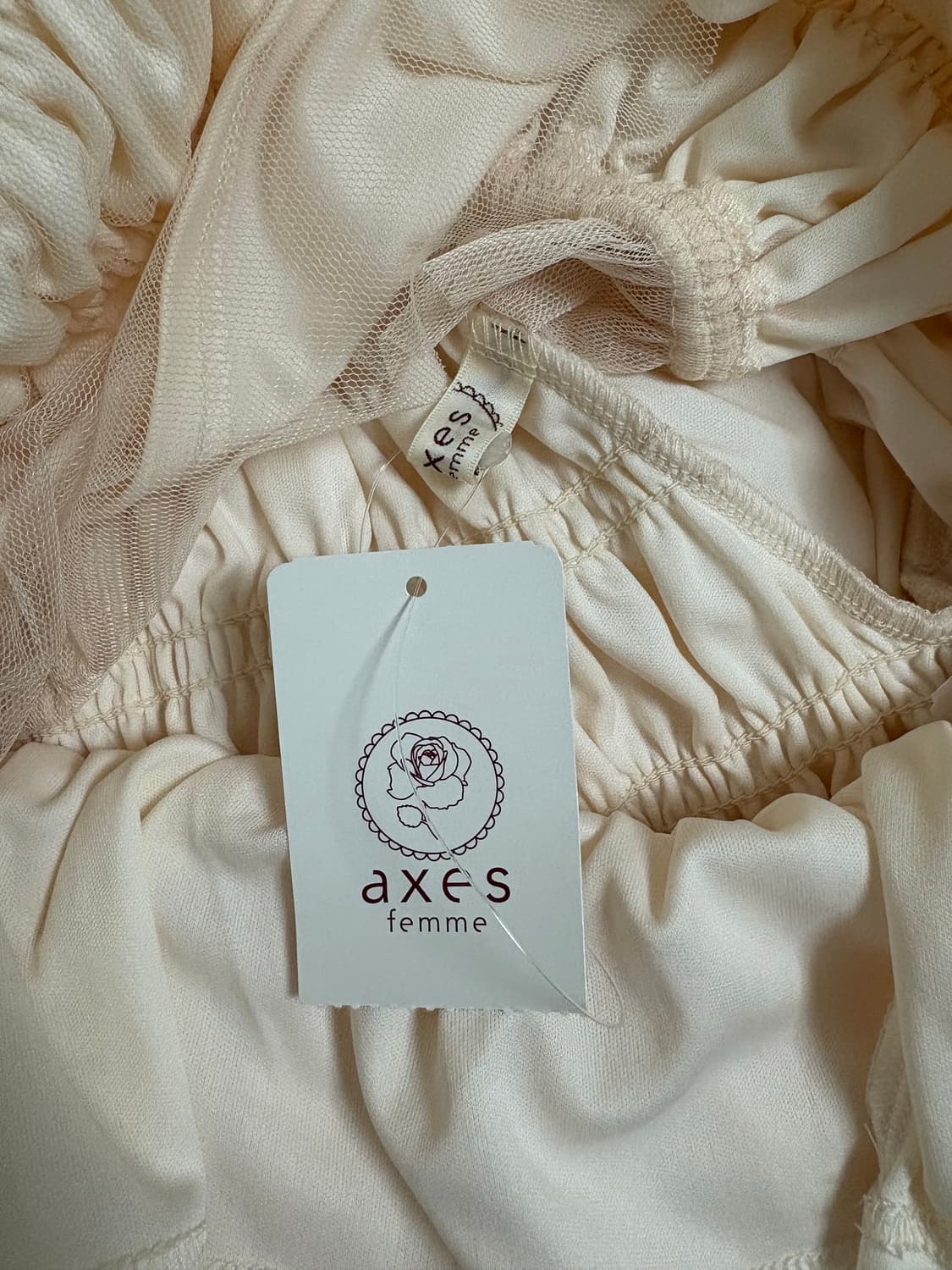 엑시즈팜므 오프숄더 셔링 프릴 리본 핑크 블라우스  상품이미지4