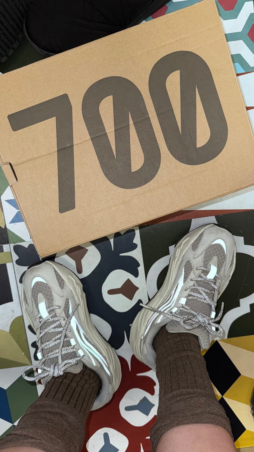 Yeezy Boost V2 700 그레이 240 static✨🔥 상품이미지1