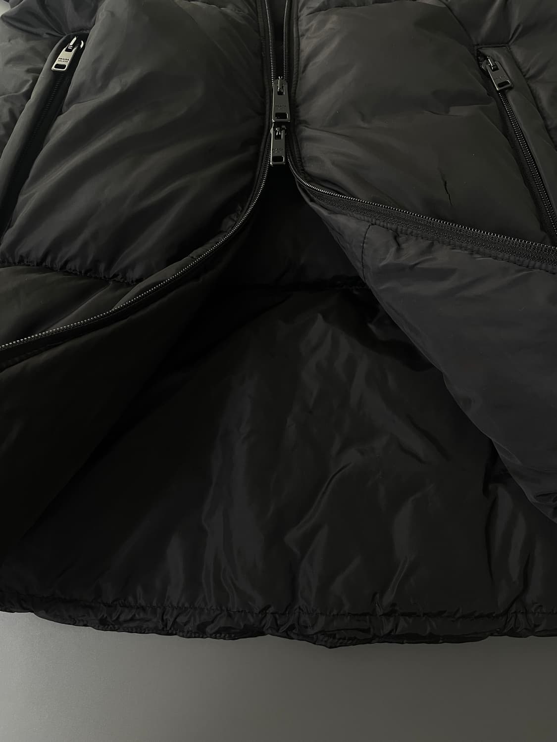 [42] 프라다 삼각로고 리나일론 여성 패딩 점퍼 상품이미지9