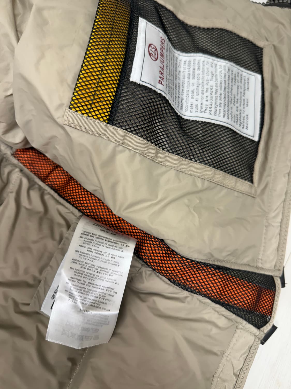파라점퍼스  조끼 패딩 L 사이즈  은은한 베이지톤좋습니다 좋은 상품이미지4
