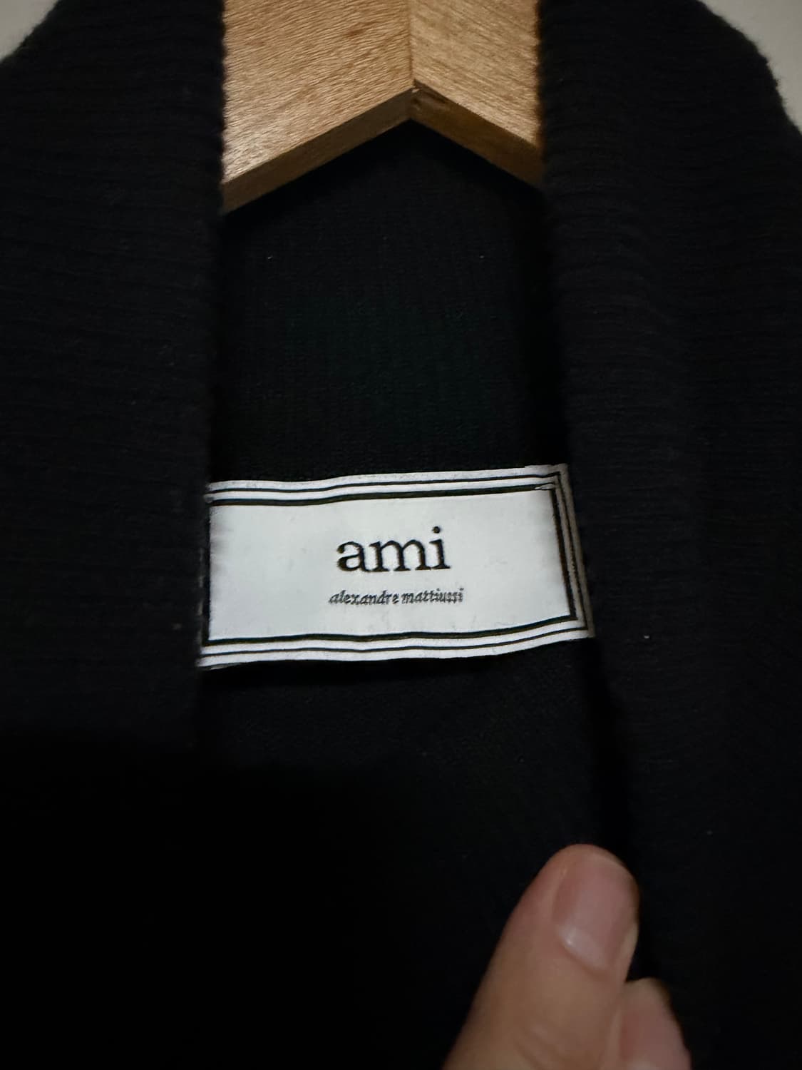 아미 터틀넥 스웨터 블랙 (캐시미어10+메리노울90) 상품이미지3