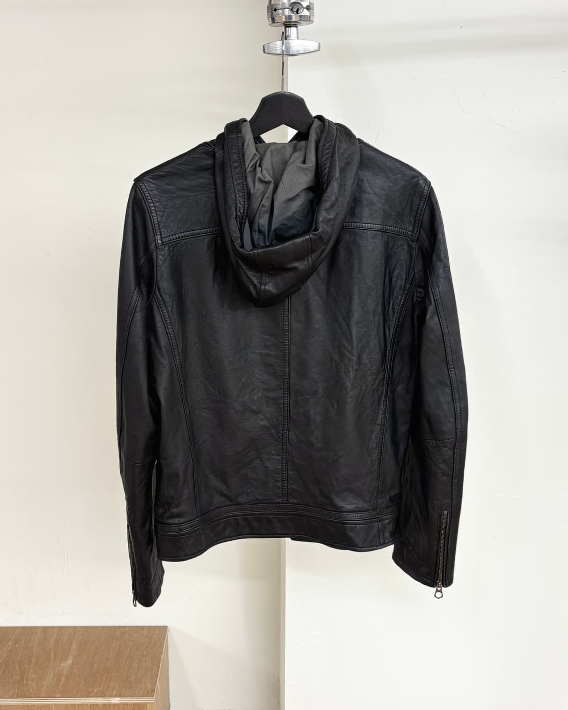 어반 리서치 블랙 쉽스킨 후디 레더 자켓 상품이미지6