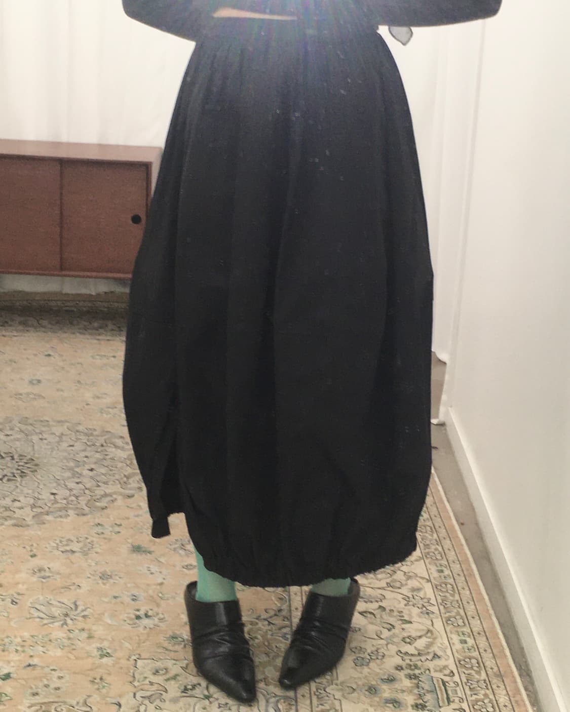 벌룬핏 블랙 롱스커트 상품이미지1