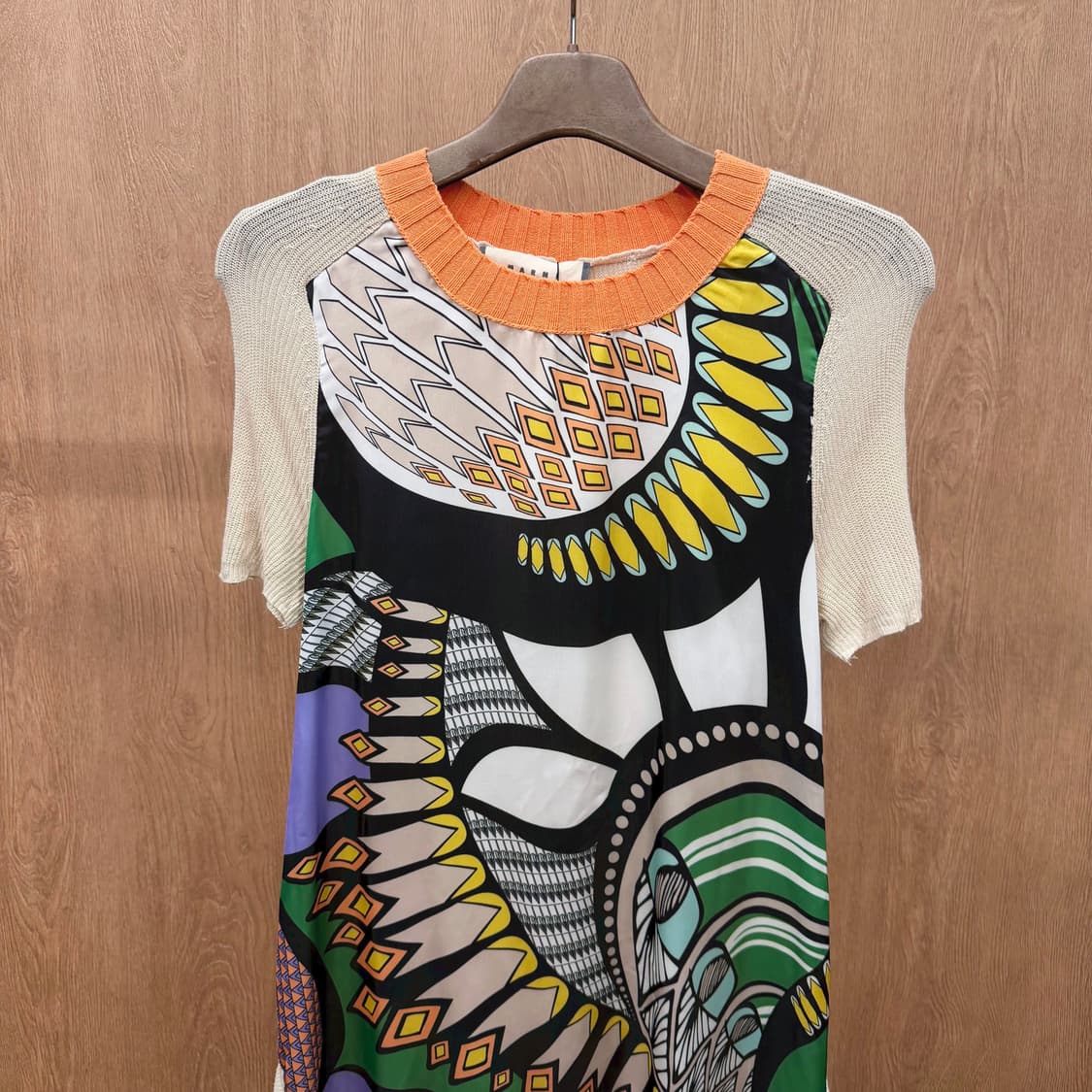 마르니 라운드넥 반팔 니트 프론트 그래픽 아트워크 패턴 디테일 베이지 상품이미지4