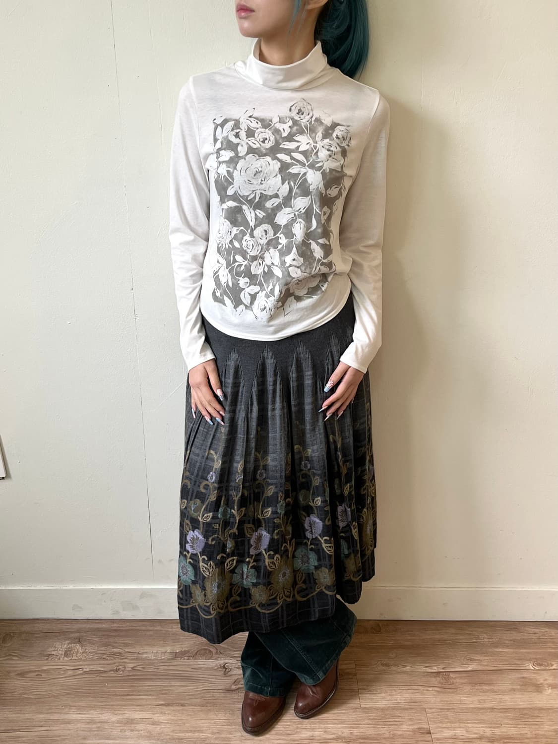 Half 로즈 프린팅 화이트 터틀넥 상품이미지6