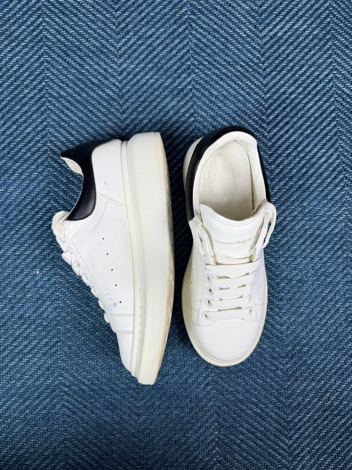 알렉산더 맥퀸 오버솔 화이트 블랙 41 상품이미지1