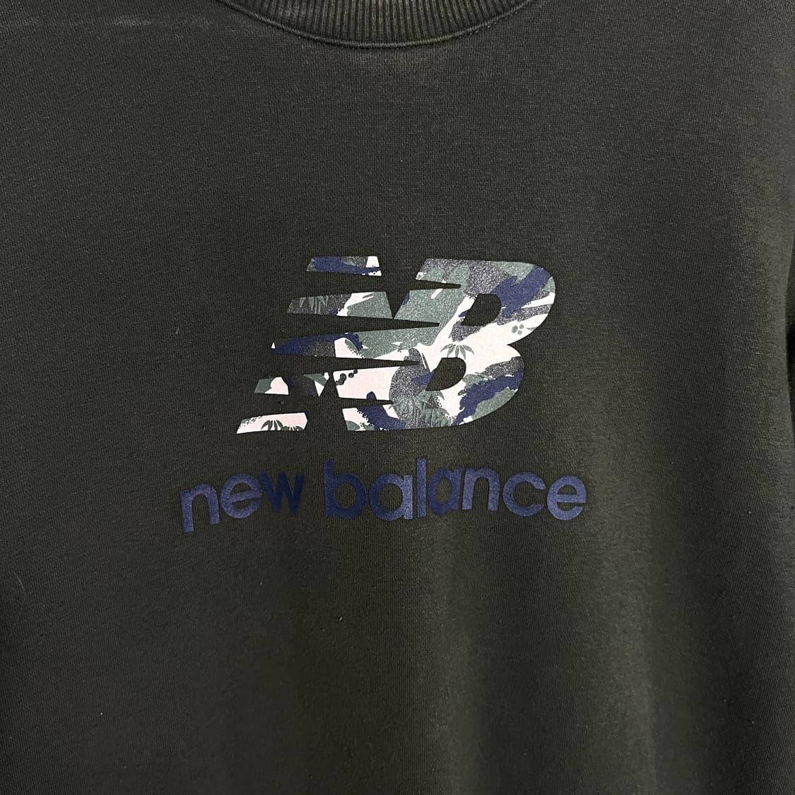 뉴발란스 카모프린팅 로고 맨투맼 상품이미지6