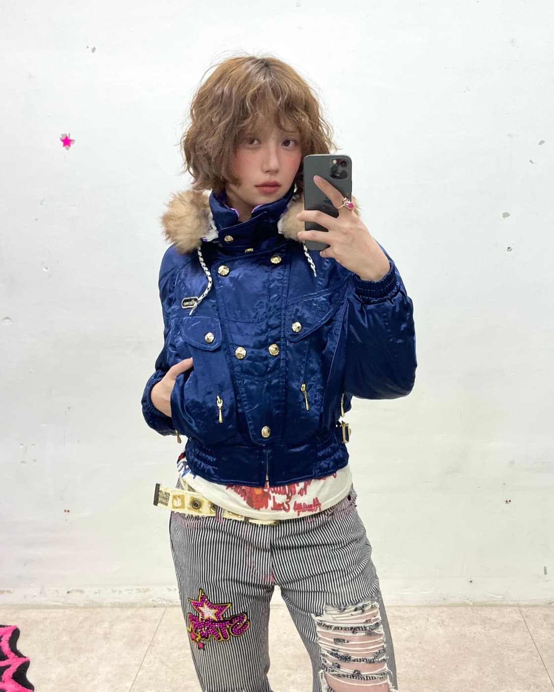 Glossy blue cropped padded jacket 상품이미지1