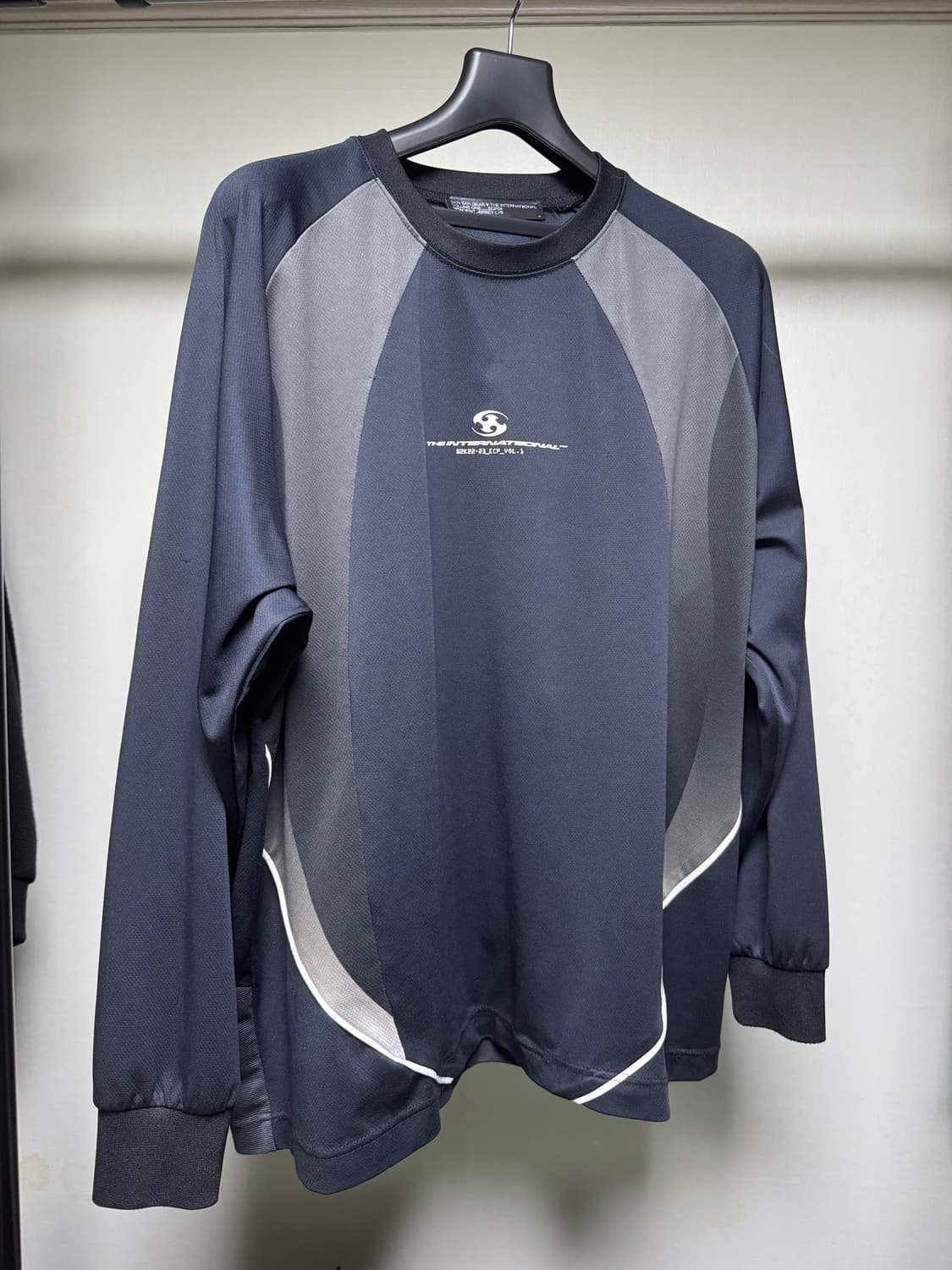 [2] 산산기어 22FW GRADIENT JERSEY L/S BLACK 상품이미지1