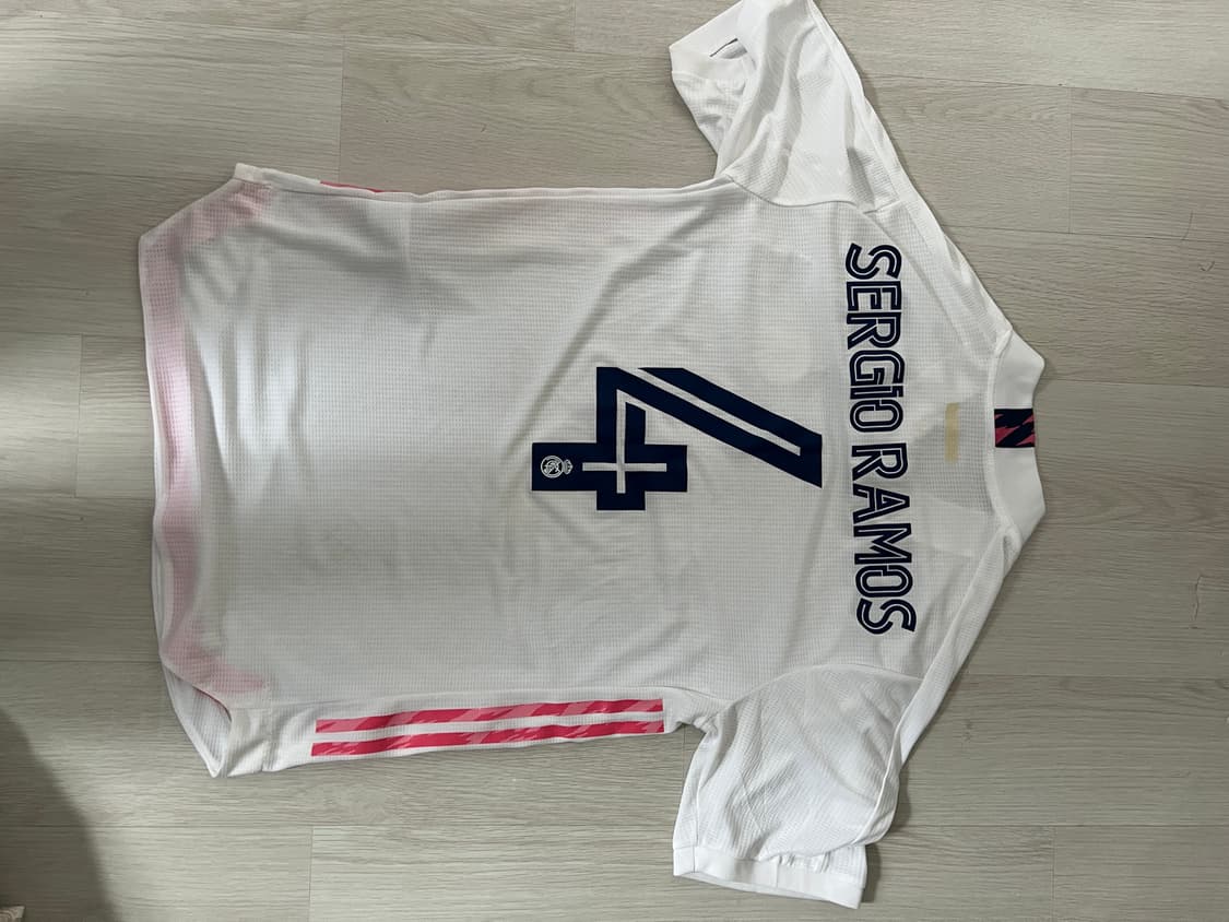 20/21 레알마드리드 어센틱 유니폼 no.4 라모스 상품이미지4