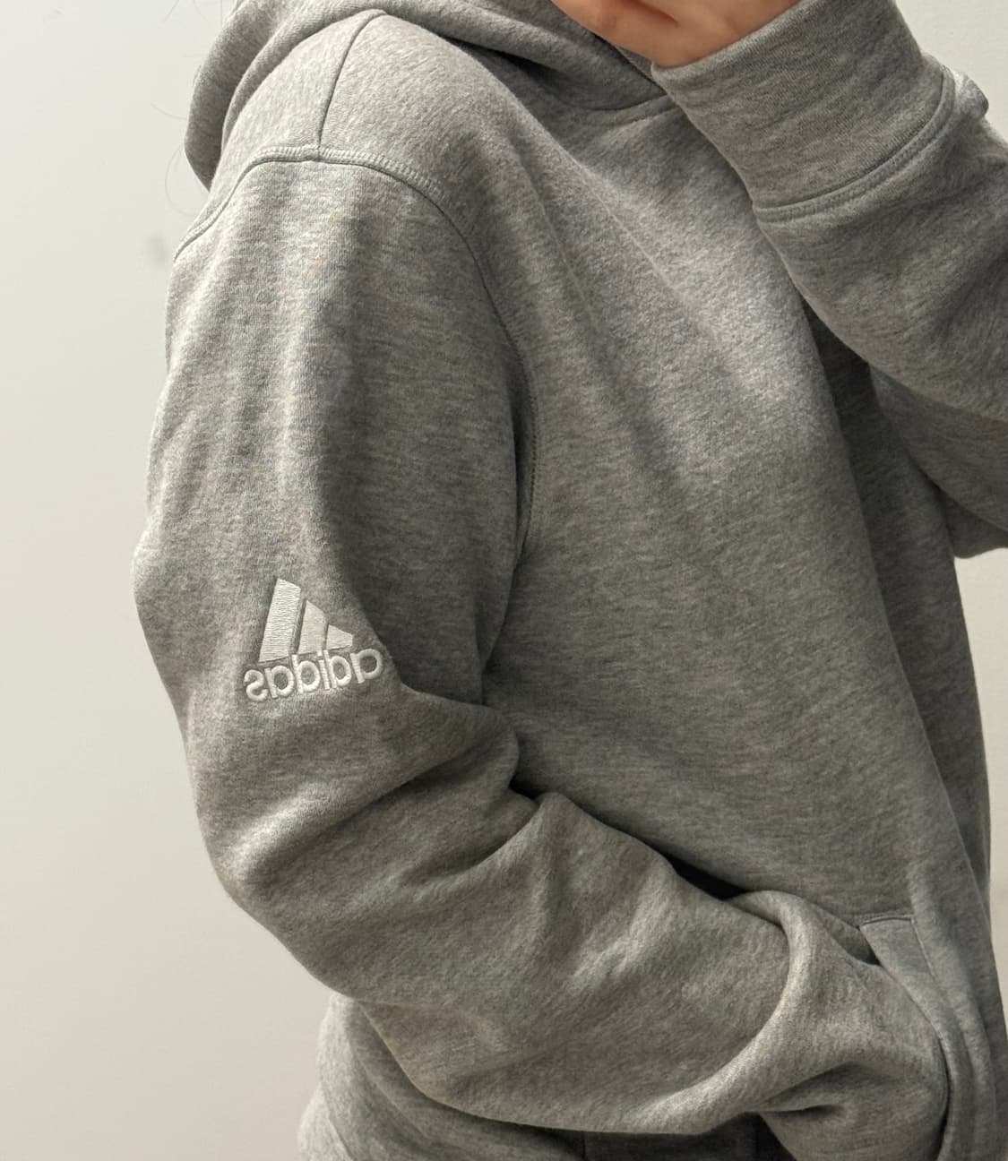 아디다스 후드티 회색 남여공용 상품이미지4