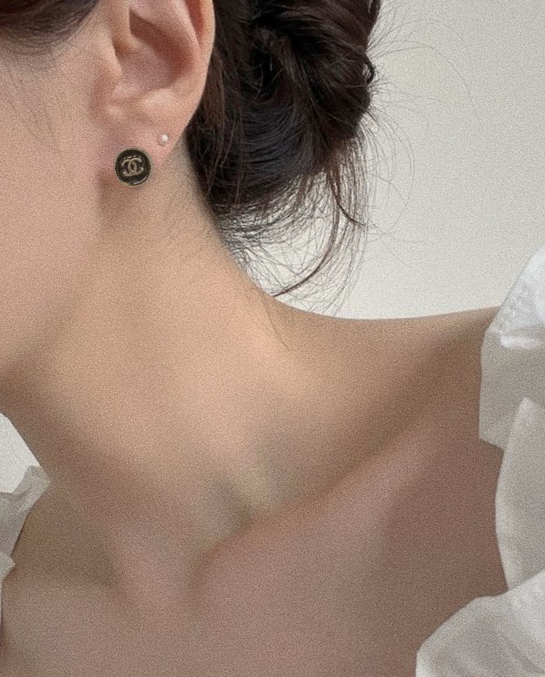 샤넬 미니 블랙 라운드 업사이클링 귀걸이(골드) 상품이미지6
