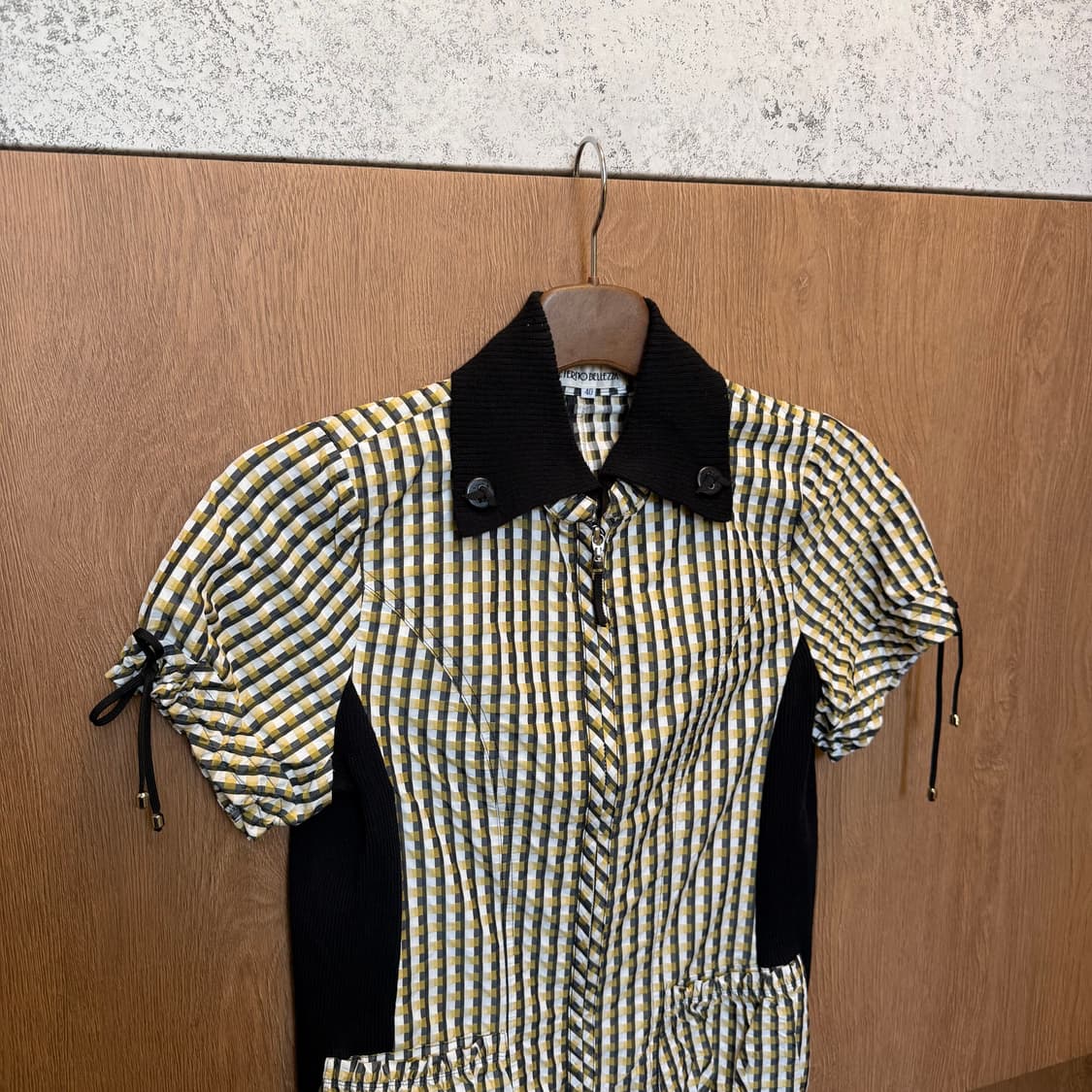 빈티지 반팔 카라 집업 깅엄 체크 패턴 드로우 스트링 디테일 옐로우 블랙 상품이미지3