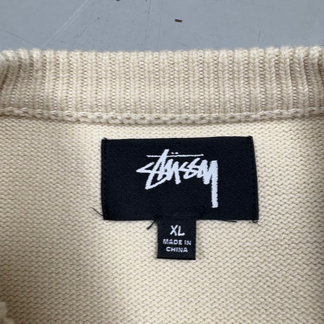 스투시 베이지컬러 케어라벨 니트 상품이미지5