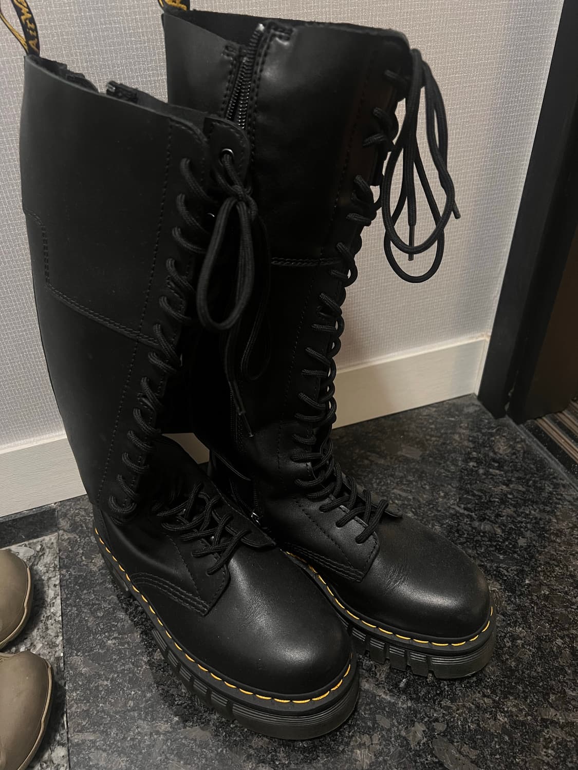 닥터마틴 오드릭 20i 상품이미지2