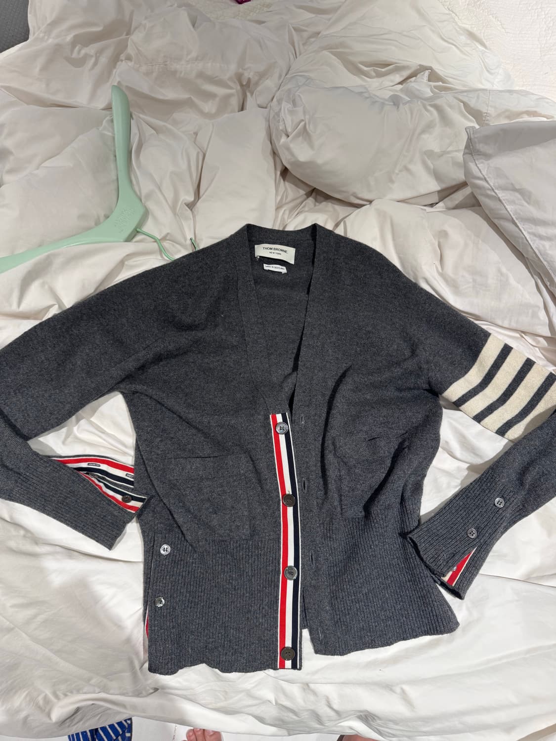 톰브라운 캐시미어 가디건 상품이미지1