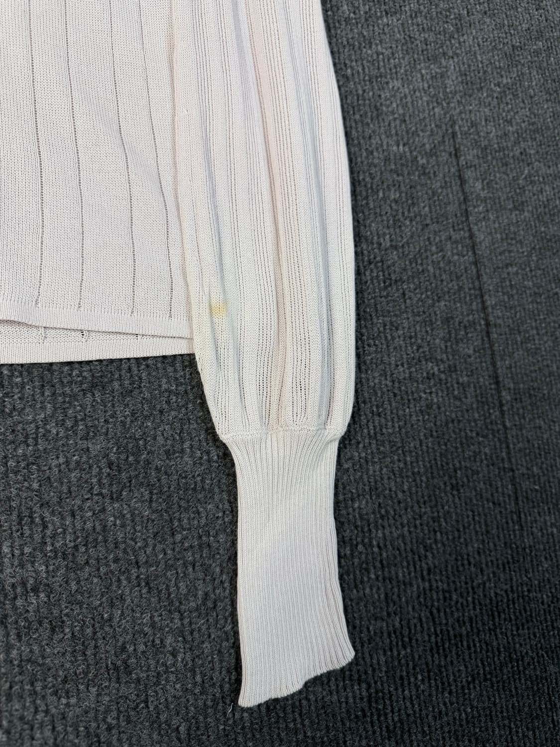 루이비통 3버튼 V넥 니트 상품이미지4